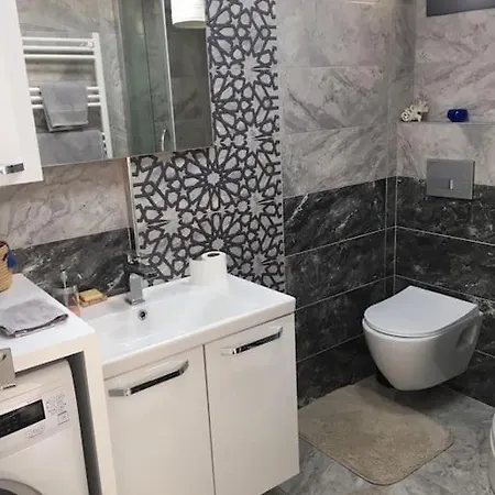 Apartamento Cozy And Central, 1+1 Studio Flat ,near To Karsiyaka Shore . *