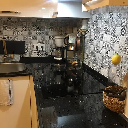 Cozy And Central, 1+1 Studio Flat ,near To Karsiyaka Shore . Esmirna