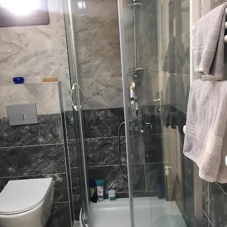 Cozy And Central, 1+1 Studio Flat ,near To Karsiyaka Shore . İzmir