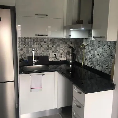 Cozy And Central, 1+1 Studio Flat ,near To Karsiyaka Shore . Appartement İzmir