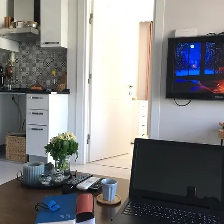 Cozy And Central, 1+1 Studio Flat ,near To Karsiyaka Shore . * İzmir