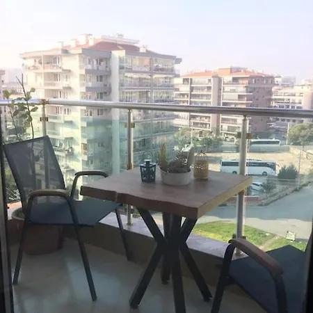 Cozy And Central, 1+1 Studio Flat ,near To Karsiyaka Shore . * İzmir